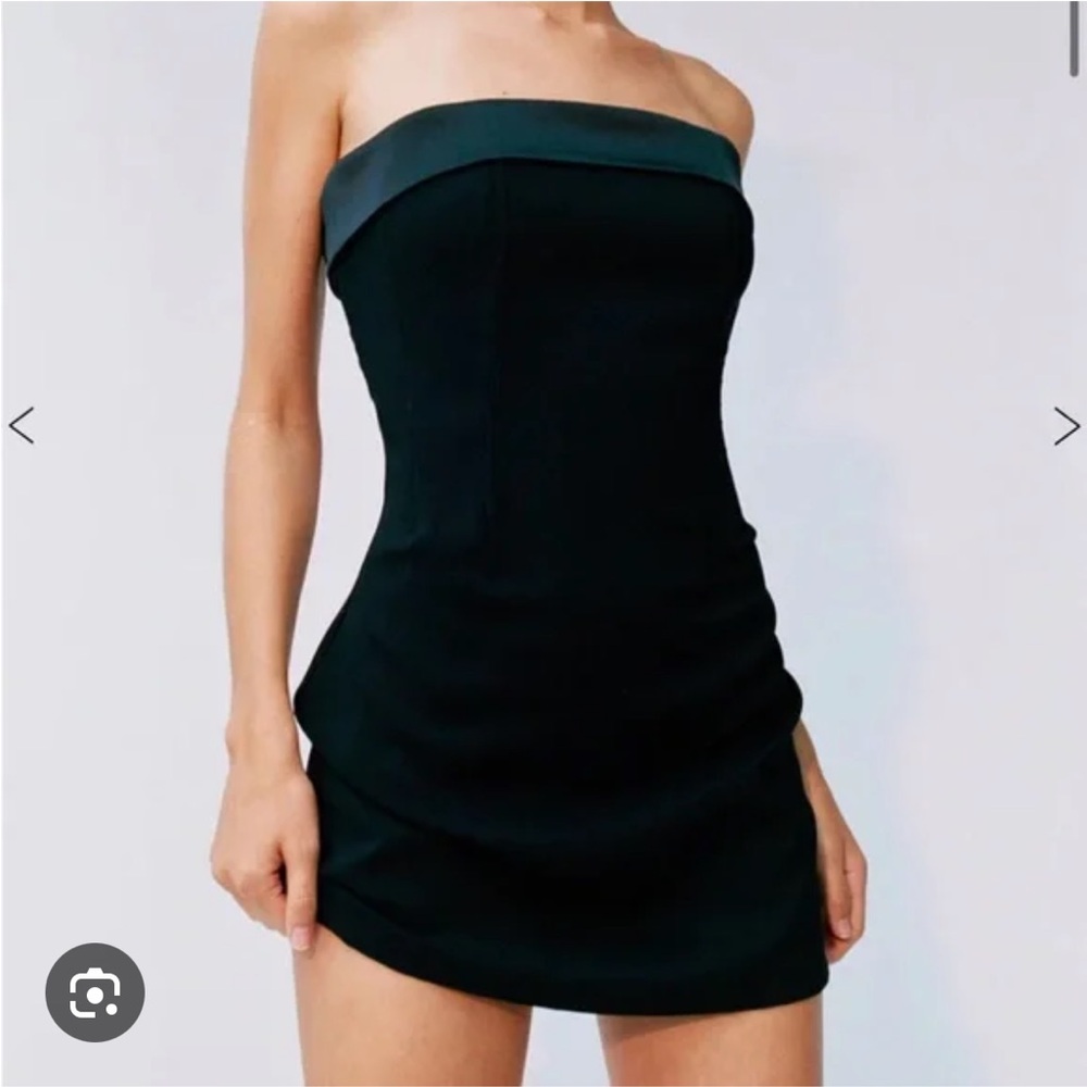 With Jean corset dress. Size small. Worn once. Great condition!